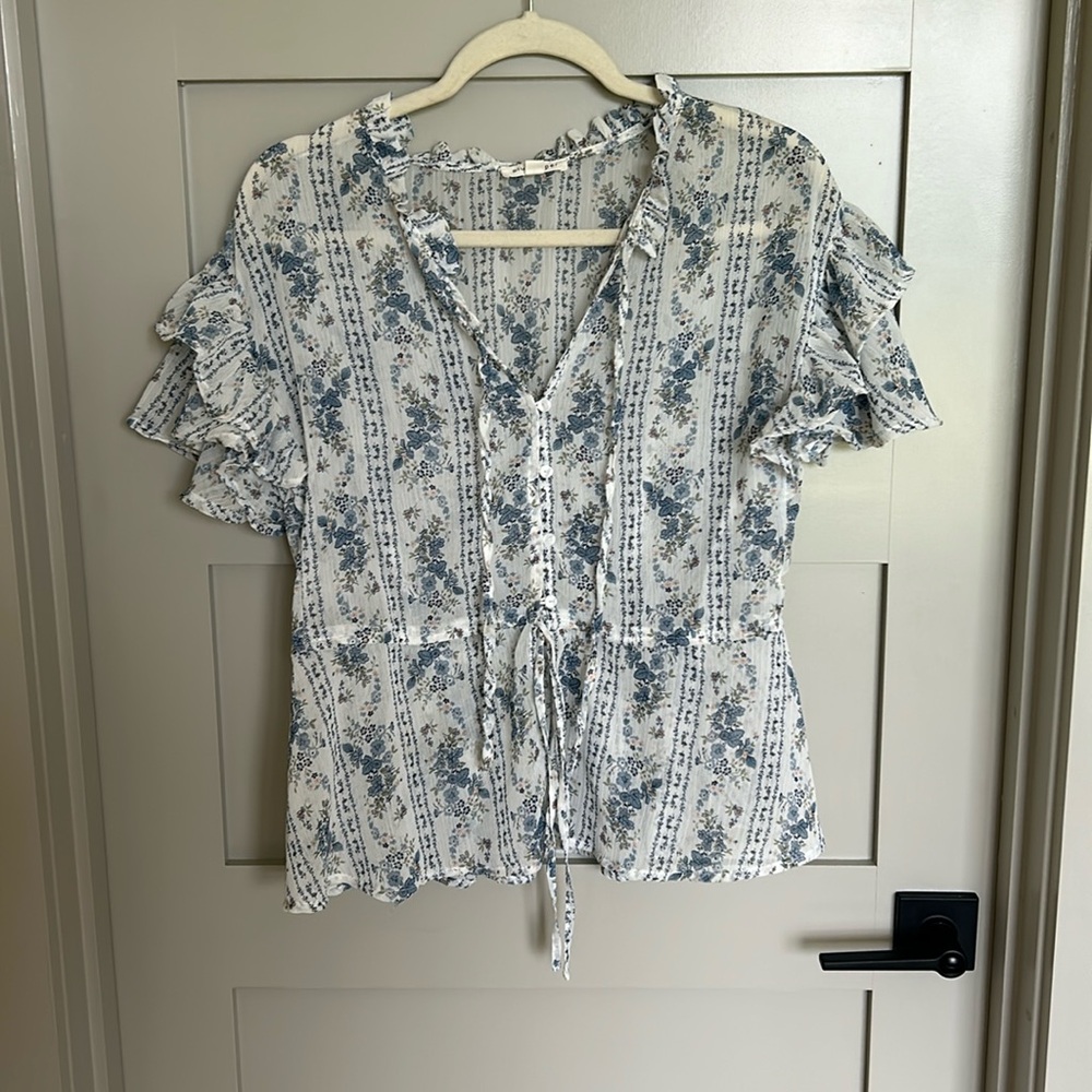 Cute women’s small top